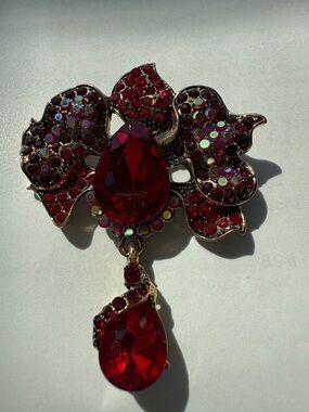 Red Crystal Bow Brooch - Elegant Women's Jewelry